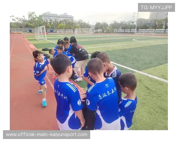 足球教练员培训计划启动，提升教练专业能力，足球教练员培训管理系统